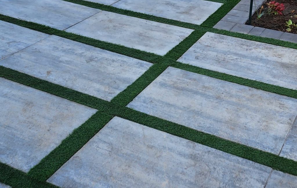 Vep-landscapers-XXL-Pavers-with-artificial-lawn-in-between-jpg