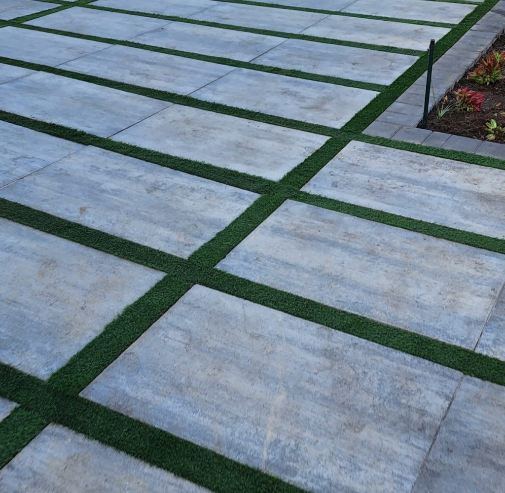 Vep-landscapers-XXL-Pavers-with-artificial-lawn-in-between-jpg