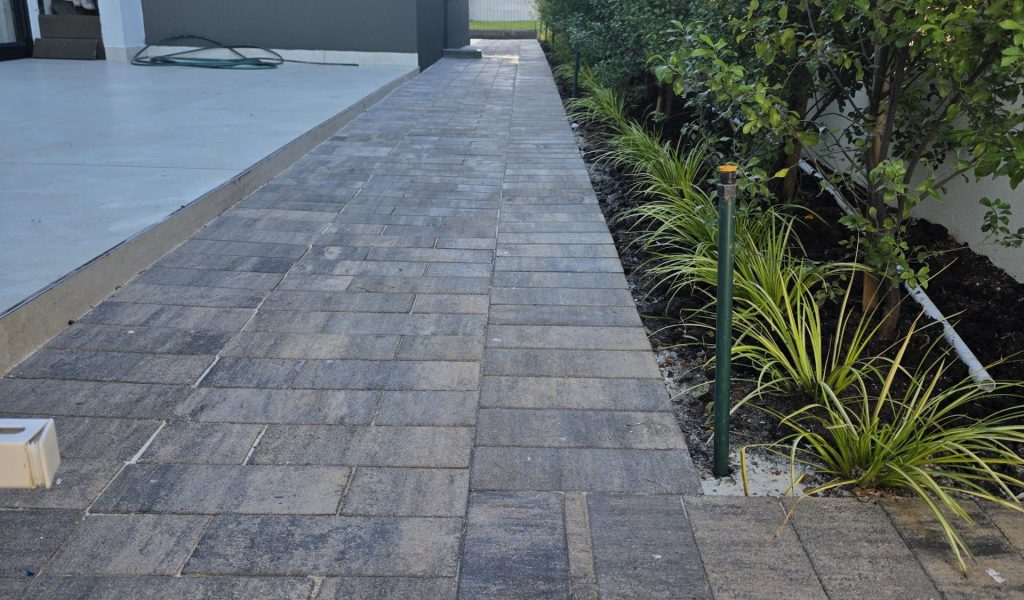 Walkway-paving-by-Vep-Landscapers-jpg