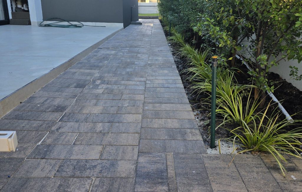 Walkway-paving-by-Vep-Landscapers-jpg