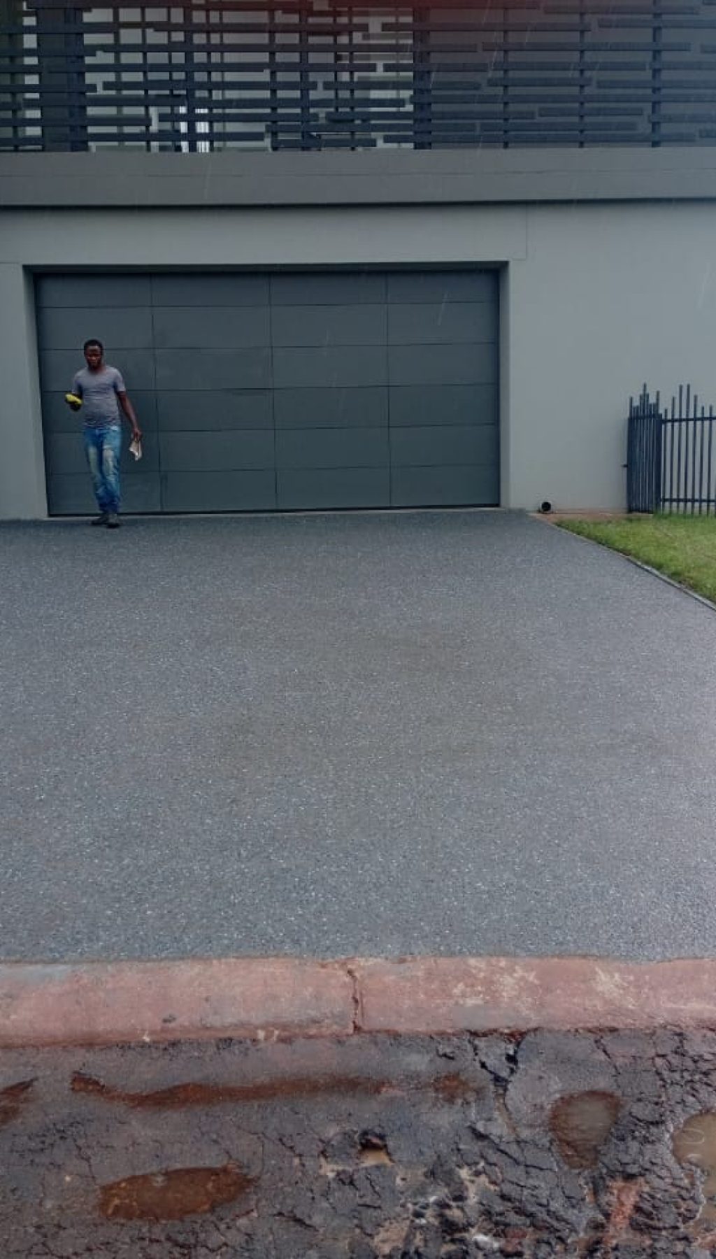 Exposed-aggregate-driveway-Vep-Landscapers-jpg